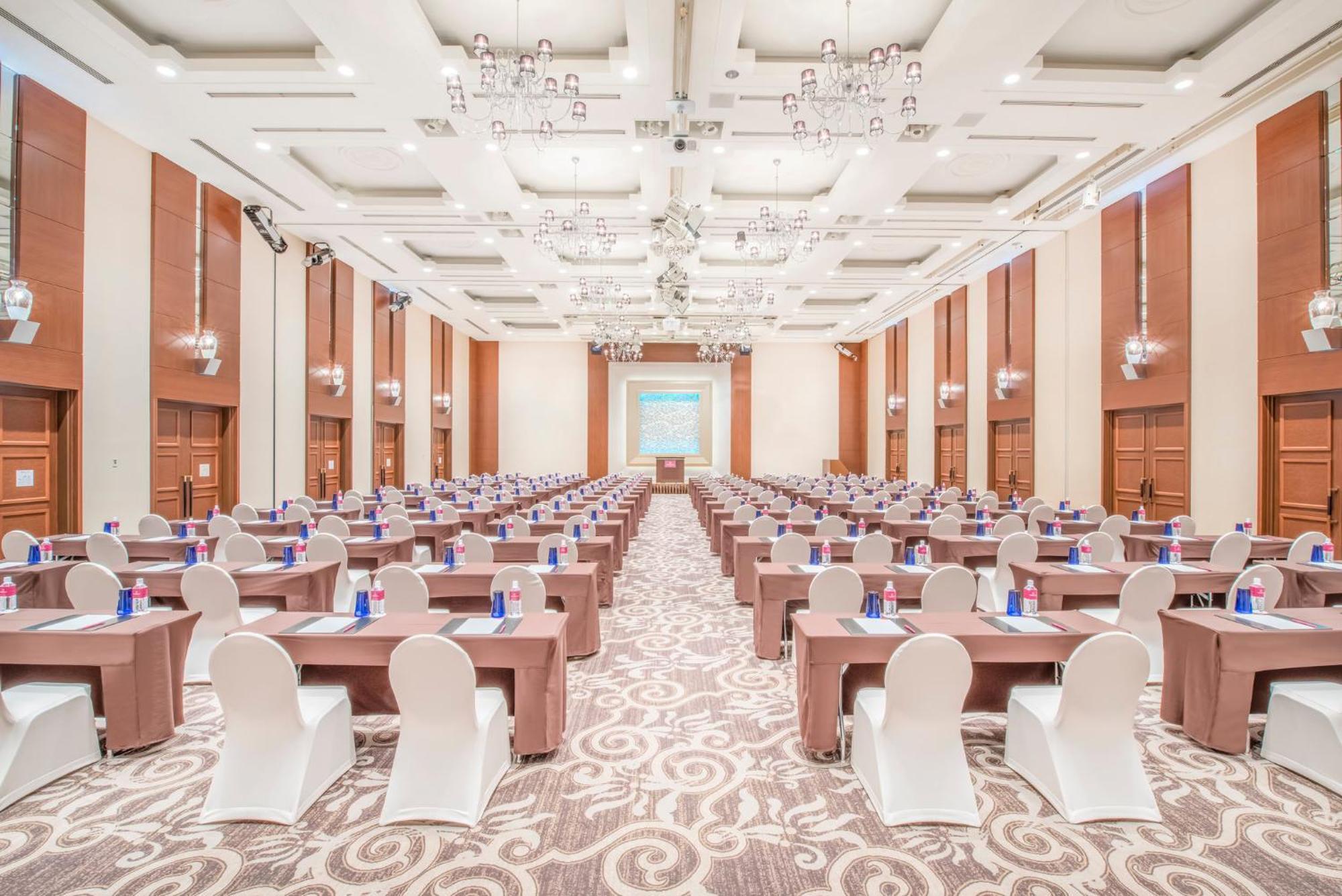 Hotel Ana Crowne Plaza By Ihg 4*